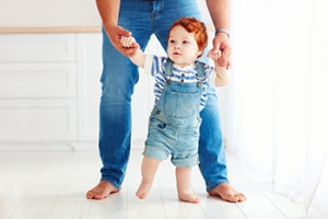 Stages of Children&#039;s Feet From Pre-Crawling to School
